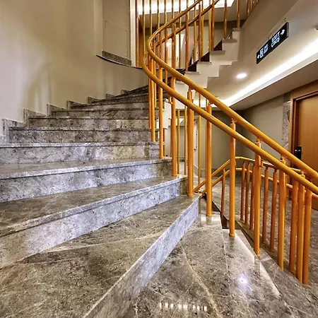 Frezya - Exclusively Woman Hotel