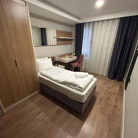 Hotel Frezya Family
